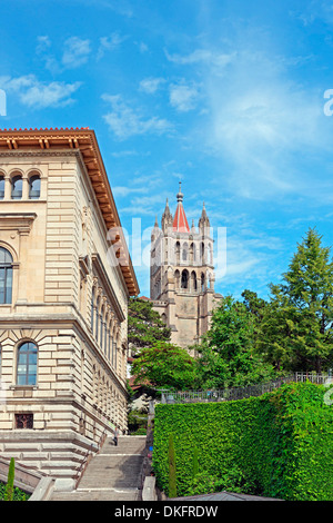 Musée cantonal des beaux arts, Place de la Riponne, und Notre-Dame de Lausanne, Lausanne, Suisse, Europe Banque D'Images