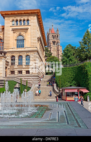 Musée cantonal des beaux arts, Place de la Riponne, und Notre-Dame de Lausanne, Lausanne, Suisse, Europe Banque D'Images