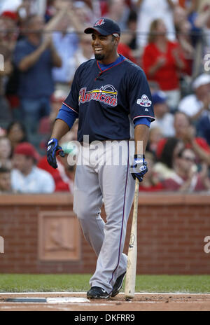 Jul 13, 2009 - Saint Louis, Missouri, USA - NELSON CRUZ des Texas Rangers, bénéficie d lui-même au cours de la première ronde de la ferme d'Etat Home Run Derby à la Major League Baseball's All-Star Game festivités dans le Stade Busch le lundi 13 juillet, 2009. (Crédit Image : © Chris Lee/St Louis Post-Dispatch/ZUMA Press) RESTRICTIONS : * Alton, Belleville, Saint Louis, Moline, Rock Island (Illinois) Banque D'Images