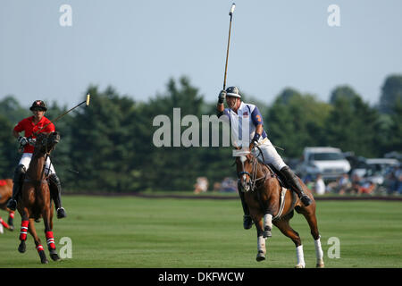 18 juil 2009 - Moulin à eau, New York, USA - TOMMY BIDDLE no 3 après une grève. Cinque Terre équipe équipe défait 14-10 certifié dans le jour de l'ouverture de la Mercedes Benz Polo Challenge à l'Bridghampton Polo Club, moulin à eau, New York (crédit Image : © Anthony Gruppuso Southcreek/global/ZUMA Press) Banque D'Images