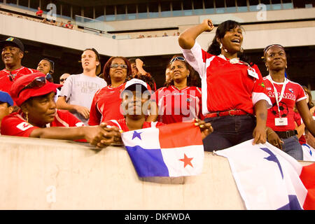 18 juil 2009 - Philadelphie, Pennsylvanie, USA - Panama's fans acclamer leur équipe au cours de la Gold Cup match quart de finale entre les États-Unis et le Panama au Lincoln Financial Field à Philadelphie, Pennsylvanie. (Crédit Image : © Christopher Szagola Southcreek/global/ZUMA Press) Banque D'Images