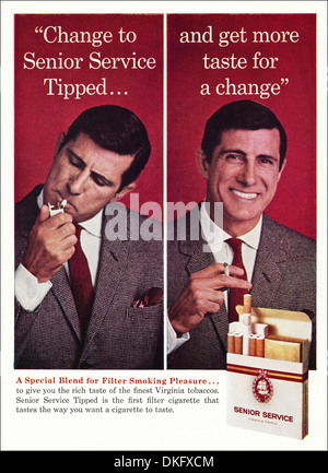 1960 vintage magazine advertisement SENIOR SERVICE publicité des cigarettes à bout filtre Banque D'Images