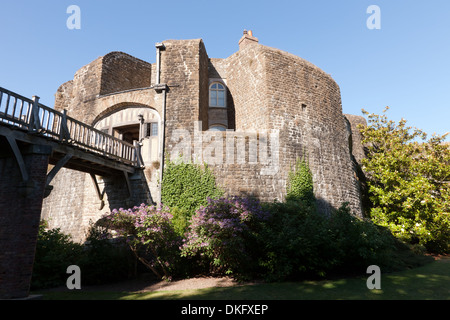 Vue d'un des bastions semi-circulaires au château de Walmer, repris de la fossé sec. Banque D'Images