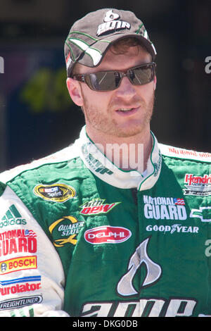 12 juin 2009 - Brooklyn, Michigan, États-Unis - 12 juin 2009 : Dale Earnhardt Jr. promenades à travers le garage. Lifelock 400 NASCAR a eu lieu au Michigan International Speedway à Brooklyn, Michigan (crédit Image : © Alan Ashley/ZUMApress.com) Southcreek/mondial Banque D'Images