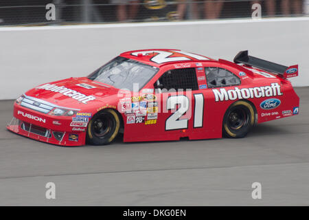 13 juin 2009 - Brooklyn, Michigan, États-Unis - 13 juin 2009 : Bill Elliott (21) pratiques samedi matin. Lifelock 400 NASCAR a eu lieu au Michigan International Speedway à Brooklyn, Michigan (crédit Image : © Alan Ashley/ZUMApress.com) Southcreek/mondial Banque D'Images