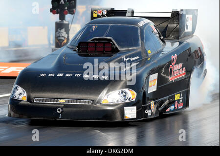 Jul 26, 2009 - Sonoma, Californie, USA - GARY DENSHAM de Bellflower, CA dans le Densham Motorsports Impala lors des éliminations de Funny car à l'Autolite Fram NHRA ressortissants lors d'Infineon, Sonoma, CA. (Crédit Image : © Matt Cohen/global/Southcreek ZUMA Press) Banque D'Images