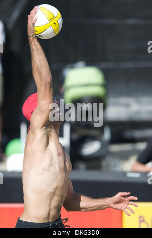 15 août 2009 - San Francisco, Californie, États-Unis - 15 août 2009 : Reid Priddy sert lors de l'AVP 2009 Crocs Tour de San Francisco au quai ouvert 30/32 à San Francisco, CA Â© Matt Cohen / Southcreek Global 2009 (Image Crédit : © Matt Cohen/ZUMApress.com) Southcreek/mondial Banque D'Images