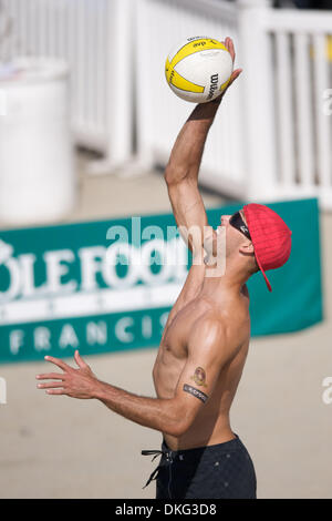 15 août 2009 - San Francisco, Californie, États-Unis - 15 août 2009 : Reid Priddy sert lors de l'AVP 2009 Crocs Tour de San Francisco au quai ouvert 30/32 à San Francisco, CA Â© Matt Cohen / Southcreek Global 2009 (Image Crédit : © Matt Cohen/ZUMApress.com) Southcreek/mondial Banque D'Images