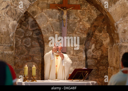 Messe catholique dans l'église Saint Sépulcre, Jérusalem, Israël, Moyen Orient Banque D'Images