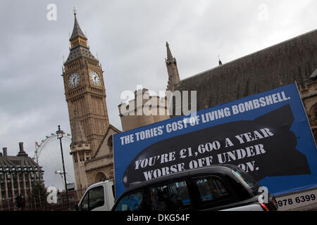 Westminster London,UK. 5 décembre 2013. Chancelier de l'Echiquier George Osborne présente son énoncé d'automne sur l'économie à la Chambre des communes. George Osborne a annoncé un gel de taxe sur le carburant, l'aide aux jeunes en quête de travail et pour les petites entreprises et a déclaré que la dette nationale britannique était de £18bn plus bas que précédemment en mars Crédit : amer ghazzal/Alamy Live News Banque D'Images