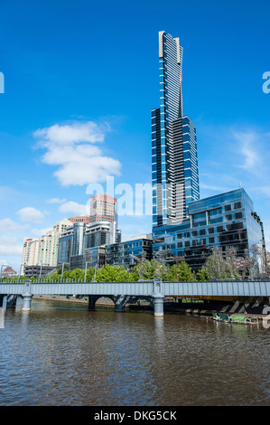 Les immeubles de grande hauteur sur le Fleuve Yarra passant par Melbourne, Victoria, Australie, Pacifique Banque D'Images