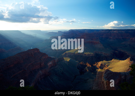 La lumière du soleil sur le Grand Canyon à partir de la rive sud, Nevada, USA Banque D'Images