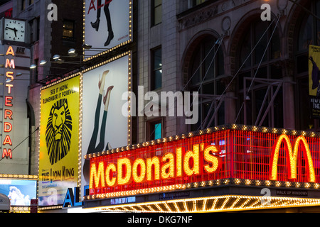 McDonald's Restaurant, 42e Rue, Times Square, NYC Banque D'Images