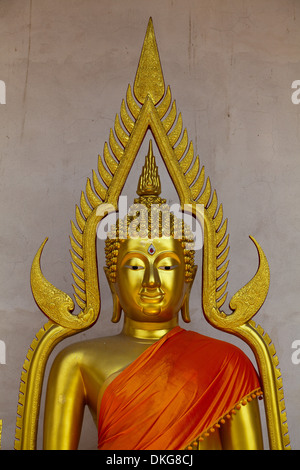 Statue de Bouddha dans le temple Wat Chedi Luang, Chiang Mai, Thaïlande, Asie Banque D'Images