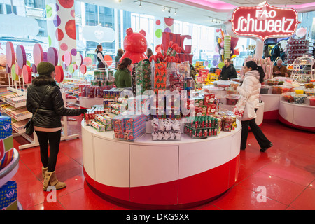 La FAO Schweetz candy ministère dans le célèbre magasin de jouets FAO Schwarz Banque D'Images