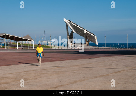 Panneau solaire géant, Parc del Forum, Barcelone, Catalogne, Espagne Banque D'Images