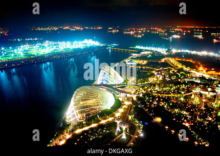 Une vue aérienne de Gardens by the Bay à Singapour. Gardens by the Bay est un parc s'étendant sur 101 hectares de terrains en Banque D'Images