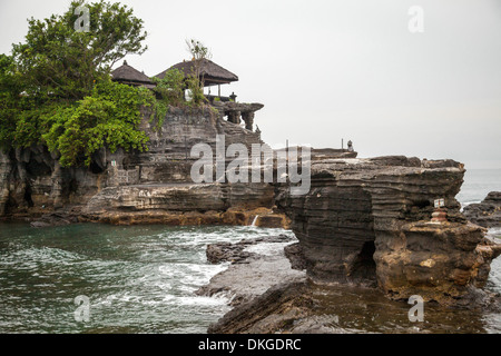 Vue sur le Temple Pura Tanah Lot, Bali, Indonésie Banque D'Images