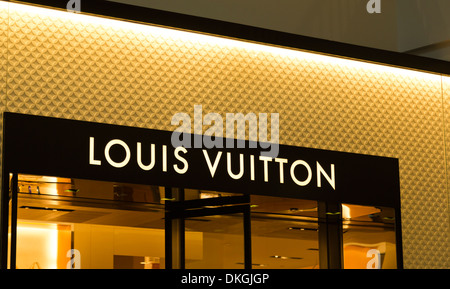 Louis Vuitton LV à Westfield Valley Fair Mall, Santa Clara, Californie, États-Unis Banque D'Images