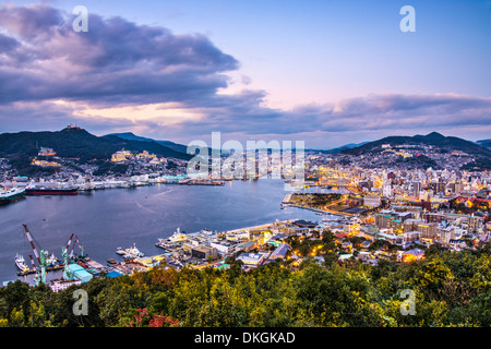 Nagasaki, Japon skyline à la baie. Banque D'Images