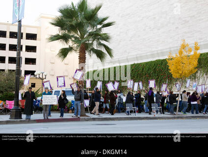 Pasadena, Californie, USA. 5 décembre 2013. Les travailleurs sociaux en grève à Pasadena en Californie le 5 décembre 2013 Crédit : Richard Mittleman/Gon2Foto/Alamy Live News Banque D'Images