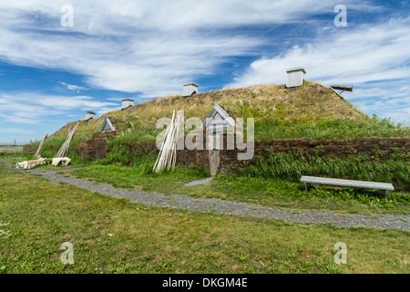 Reproduction d'un long couloir Viking à L'Anse Aux Meadows à Terre-Neuve, lieu historique national Banque D'Images