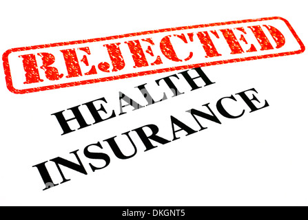 Un gros plan d'un document d'assurance-santé a rejeté. Banque D'Images