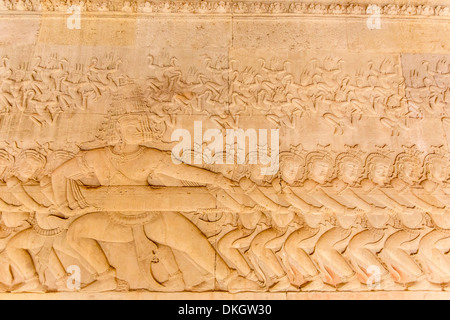 Bas-relief de frise à Angkor Wat, Angkor, Site du patrimoine mondial de l'UNESCO, la Province de Siem Reap, au Cambodge, en Asie du sud-est Banque D'Images