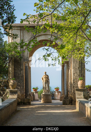 Statues sur la terrasse de l'infini, Villa Cimbrone, Ravello, Côte Amalfitaine, Campanie, Site de l'UNESCO, l'Italie, de la Méditerranée Banque D'Images