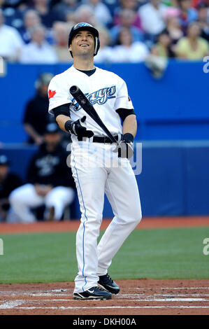 Le 23 juin 2009 - Toronto, Ontario, Canada - 23 juin 2009 : Toronto Blue Jays shortstop Marco Scutaro (19) recherche dans l'incrédulité pendant le jeu MLB entre les Blue Jays de Toronto et les Reds de Cincinnati. Les Blue Jays a battu les Reds 7-5, dans le match joué au Centre Rogers de Toronto, ON (crédit Image : © Adrian Gauthier/ZUMApress.com) Southcreek/mondial Banque D'Images