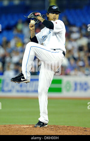 Le 23 juin 2009 - Toronto, Ontario, Canada - 23 juin 2009 : de baseball des Blue Jays de Toronto Brandon League (22) en action au cours de la MLB match entre les Blue Jays de Toronto et les Reds de Cincinnati. Les Blue Jays a battu les Reds 7-5, dans le match joué au Centre Rogers de Toronto, ON (crédit Image : © Adrian Gauthier/ZUMApress.com) Southcreek/mondial Banque D'Images