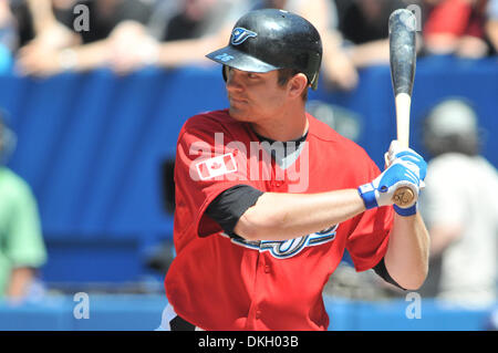 01 juillet 2009 - Toronto, Ontario, Canada - 01 juillet 2009 : le frappeur désigné des Blue Jays de Toronto Adam Lind (26) montres le pas au cours de la MLB jeu joué entre les Blue Jays de Toronto et les Rays de Tampa Bay au Centre Rogers à Toronto, ON. Les Blue Jays irait à l'encontre les rayons 5-0. *****Usage éditorial seulement* (crédit Image : © Adrian Gauthier/Southcreek Global/ZUMApress.com Banque D'Images