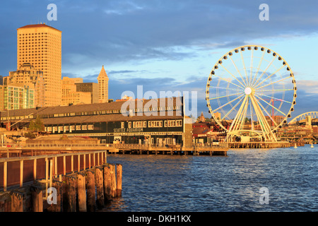 Grande Roue de Seattle sur Pier 57, Seattle, État de Washington, États-Unis d'Amérique, Amérique du Nord Banque D'Images