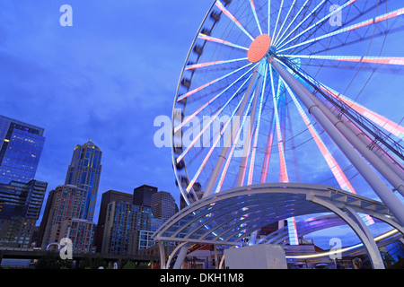 Grande Roue de Seattle sur Pier 57, Seattle, État de Washington, États-Unis d'Amérique, Amérique du Nord Banque D'Images