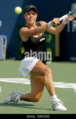 15 août 2009 - Toronto, Ontario, Canada - 15 août 2009 : Canada's Sharon Fichman gagne son match d'ouverture contre Ayumi Morita du Japon le jour d'ouverture de la Women's Tennis Coupe Rogers a joué au Centre Rexall, à l'Université York à Toronto, ON. (Crédit Image : © Steve Southcreek Dormer/global/ZUMApress.com) Banque D'Images