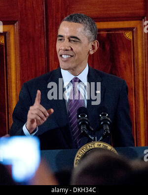 Washington DC, USA. 5 décembre 2013. Le président des États-Unis, Barack Obama fait une allocution lors de la réception de 'Hanoucca dans le Grand Foyer à Washington, DC le Jeudi, Décembre 5, 2013. Credit : Ron Sachs / Piscine via CNP/dpa/Alamy Live News Banque D'Images