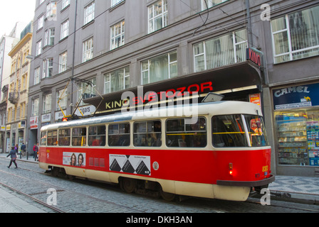 L'arrêt de tramway Vaclavske namesti sur la rue Vodickova Région de Bohême Prague République Tchèque Europe Banque D'Images
