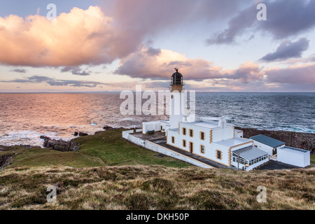 Rubha Reidh Lighthouse à l'aube, Melvaig, Wester Ross, Highlands, Scotland Banque D'Images