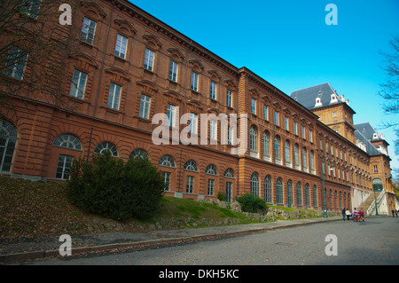 Castello Valentino palace complexe Parco del Valentino Turin ville région du Piémont en Italie du nord Europe Banque D'Images