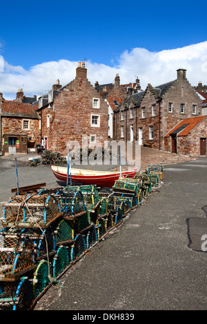 Des casiers à homard à Crail Harbour, Fife, Scotland, Royaume-Uni, Europe Banque D'Images