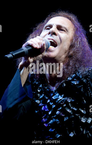 Le ciel et l'enfer le chanteur Ronnie James Dio au chant. Le concert a eu lieu au Pavillon du Journal à Albuquerque, NM. (Crédit Image : © Long Nuygen/global/ZUMApress.com) Southcreek Banque D'Images