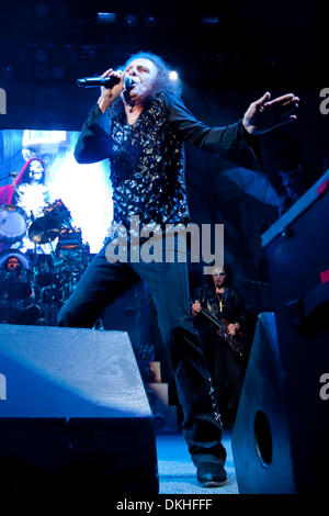 Le ciel et l'enfer le chanteur Ronnie James Dio au chant. Le concert a eu lieu au Pavillon du Journal à Albuquerque, NM. (Crédit Image : © Long Nuygen/global/ZUMApress.com) Southcreek Banque D'Images