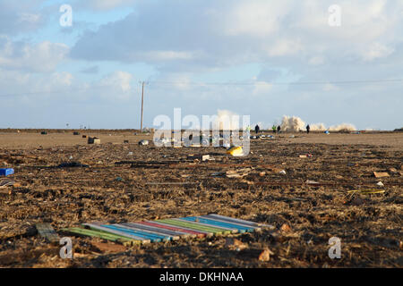 Walcott, Norfolk, Royaume-Uni. 6e décembre 2013. Le plus grand raz-de-marée depuis 1953 hits Walcott du jour au lendemain et causé des dommages énormes. Les habitants avaient été évacués hier pour leur propre sécurité. Crédit : Paul Lilley/Alamy Live News Banque D'Images