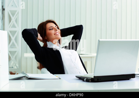 Young happy businesswoman resting in office Banque D'Images