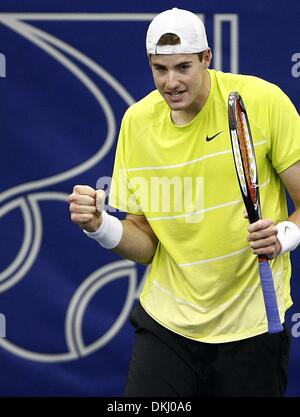 19 février 2010 - Memphis, TN, USA - 19 Fev 10 (mwisner) Photo par Mark Weber - John Isner réagit après avoir battu Ivo Karlovic 61 76(7) au cours de l'action finale dans les régions Morgan Keegan Championships vendredi matin. (Crédit Image : © l'appel Commercial/ZUMApress.com) Banque D'Images