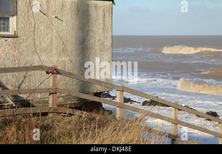 L'érosion côtière,Beach Road,Happisburgh,Norfolk,UK. Banque D'Images