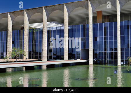 Brésil, Brasilia, Palais Itamaraty, Ministère des affaires étrangères, de l'architecture, Oscar Niemeyer, design, architecture, vue du côté de Brasilia, de l'eau, voyage, tourisme, brésil 2014, la construction, les destins au Brésil, la politique, les visites touristiques à Brasilia, br Banque D'Images