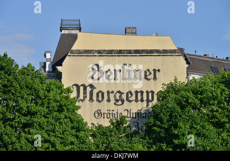 Werbung Berliner Morgenpost, Hausfassade Friedenau, 20er Jahre, Berlin Banque D'Images