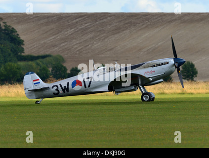 La DEUXIÈME GUERRE MONDIALE Supermarine Spitfire MK IX dans les couleurs de la Royal Netherlands Air Force volant à Duxford air show UK.Septembre 2013 Banque D'Images