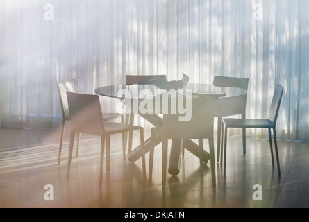 Table et chaises de salle à manger Banque D'Images